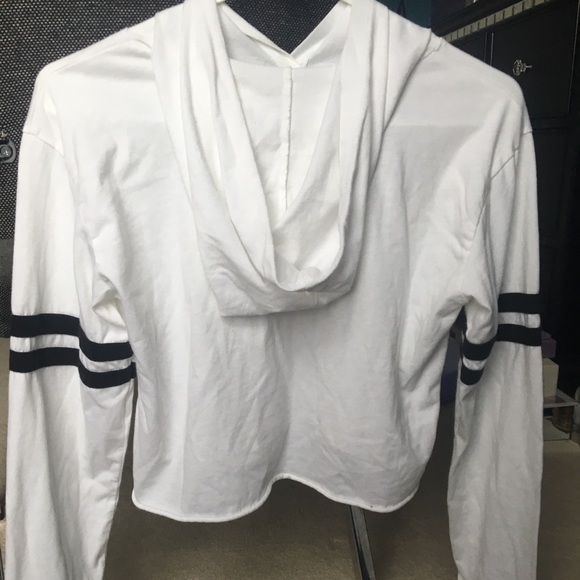 Hollister Cropped Hoodie - Picture 2 of 5